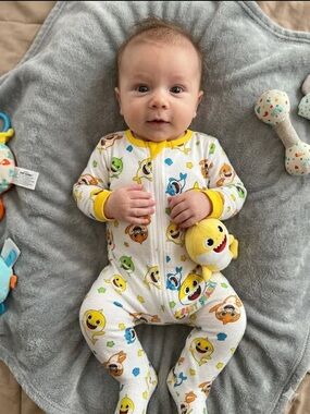 Nickelodeon Baby Shark Footed Pajama One Piece Sleeper 0-3